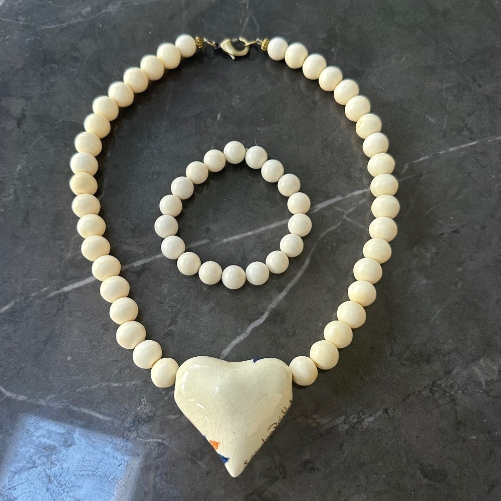 Sandra Pailet Handmade Creamy WhitePuffy Heart Pendant Necklace and Bracelet Set - Picture 4 of 11